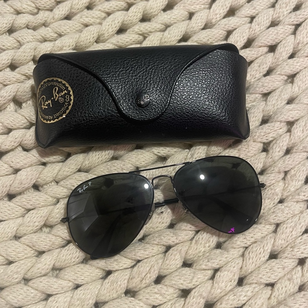 Black aviator ray bans